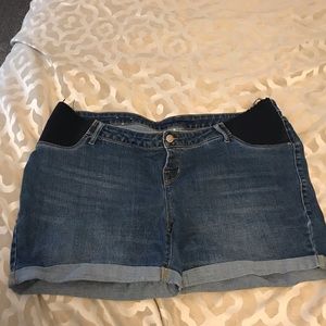 Maternity shorts